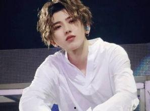 蔡徐坤白鹿吃瓜视频,揭秘娱乐圈幕后故事